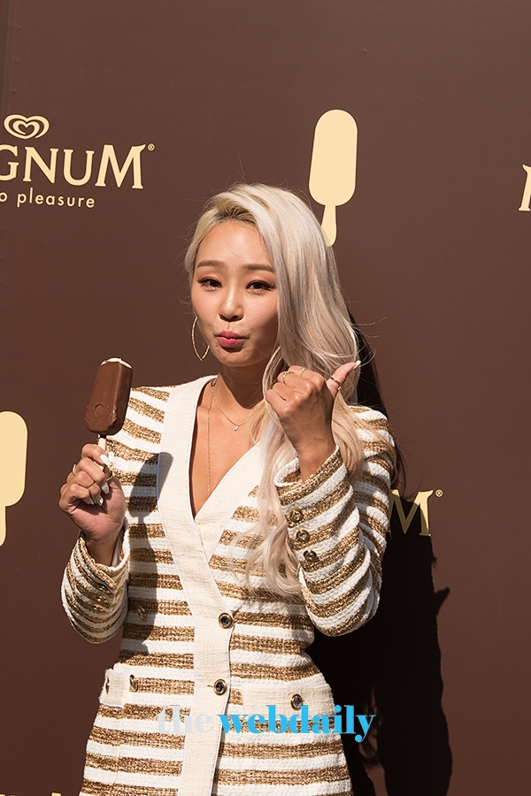 효린, 매그넘 ‘파이브센스 뮤지엄 전시 오프닝 행사’ 포토월 행사