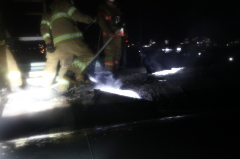 화재를 진압하고 있다.(사진제공=울산남부소방서)