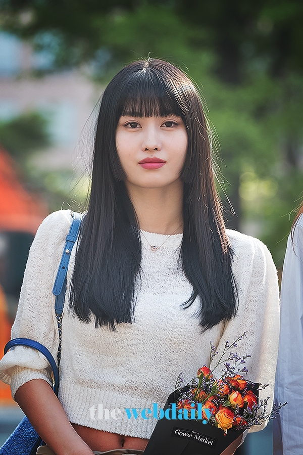 TWICE(트와이스) 모모, KBS 2TV 음악방송 '뮤직뱅크' 출근길