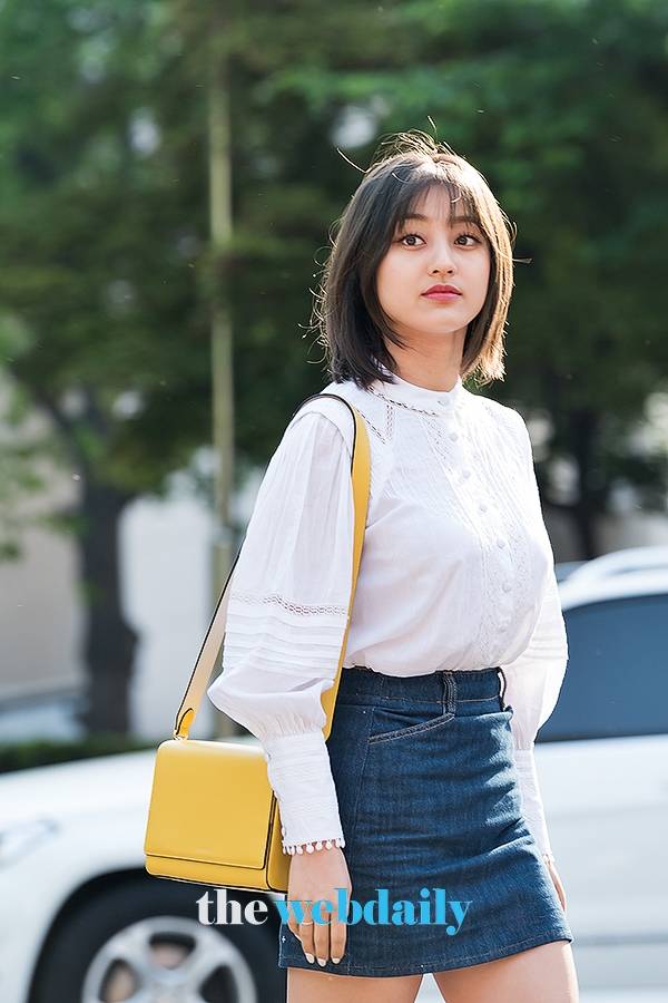 TWICE(트와이스) 지효, KBS 2TV 음악방송 '뮤직뱅크' 출근길