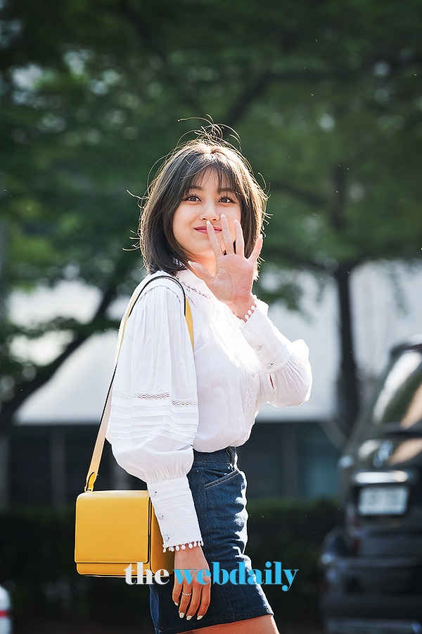 TWICE(트와이스) 지효, KBS 2TV 음악방송 '뮤직뱅크' 출근길