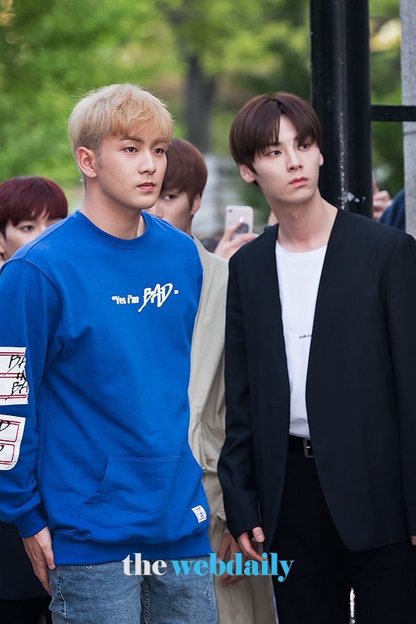 뉴이스트 백호-민현, KBS 2TV 음악방송 '뮤직뱅크' 출근길 현장
