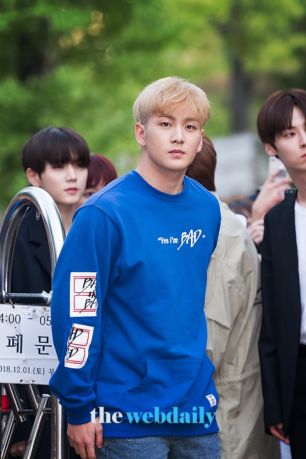 뉴이스트 백호, KBS 2TV 음악방송 '뮤직뱅크' 출근길 현장