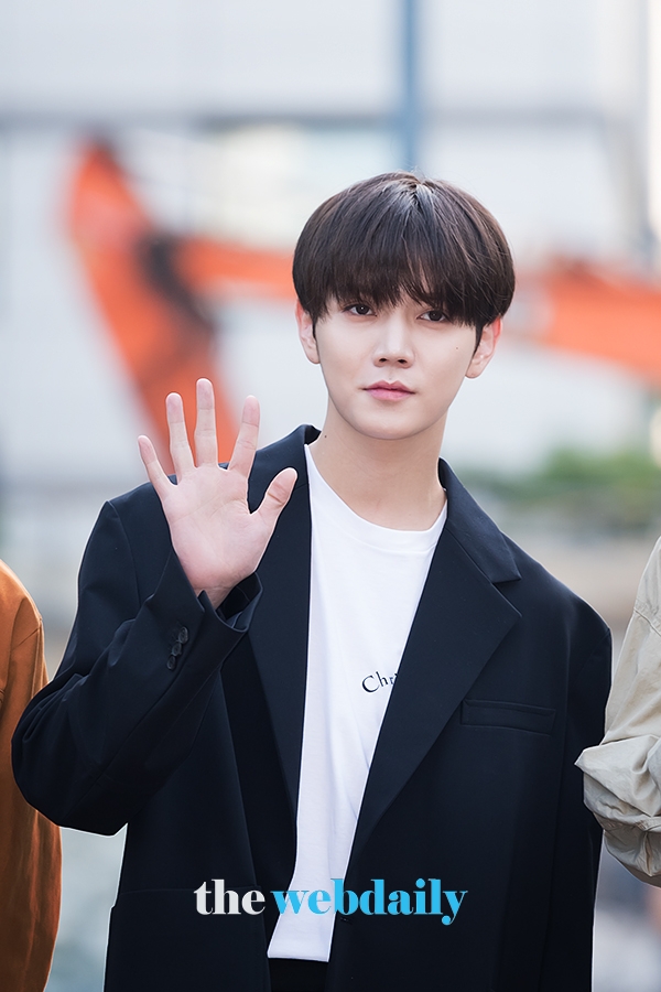 뉴이스트 렌, KBS 2TV 음악방송 '뮤직뱅크' 출근길 현장