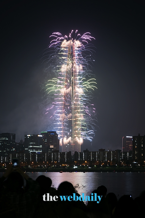 롯데월드타워 불꽃축제 행사 현장