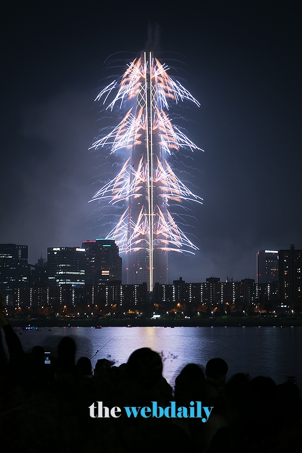 롯데월드타워 불꽃축제 행사 현장