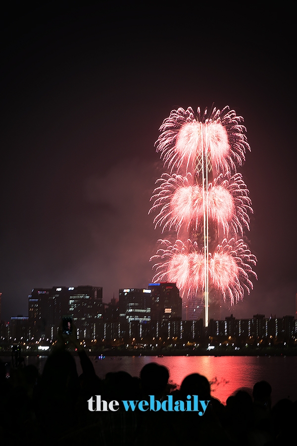 롯데월드타워 불꽃축제 행사 현장