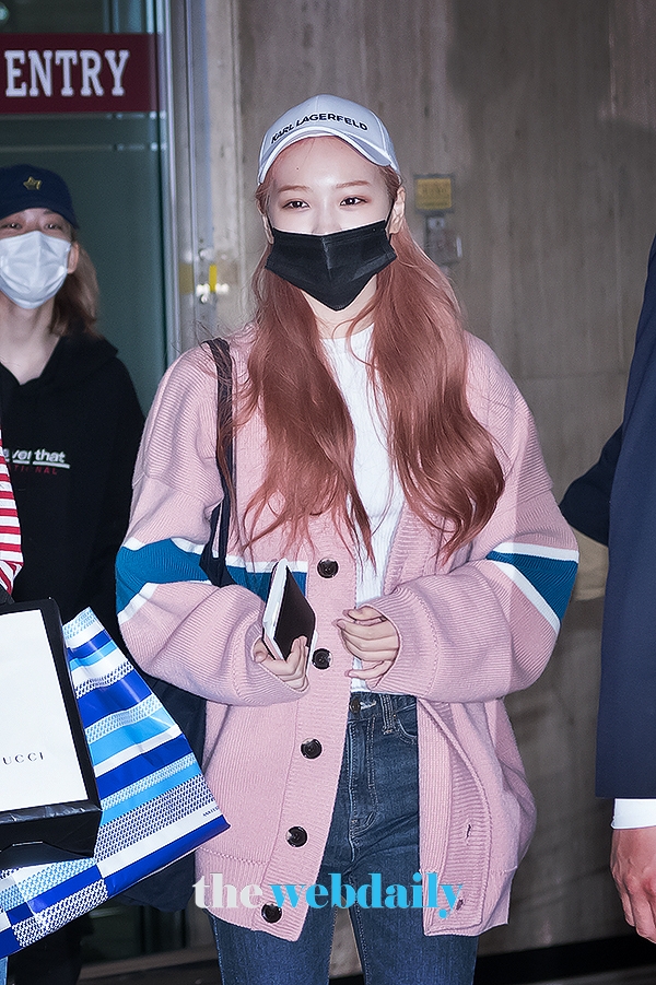 아이즈원(IZONE) 김채원, 김포국제공항 입국 현장