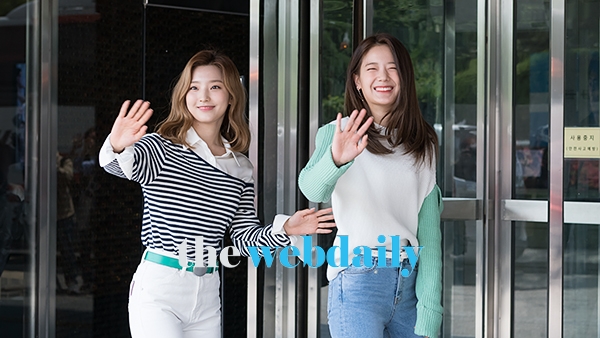 프로미스나인 이새롬-장규리, KBS2 '대국민 토크쇼 안녕하세요' 출근길 현장