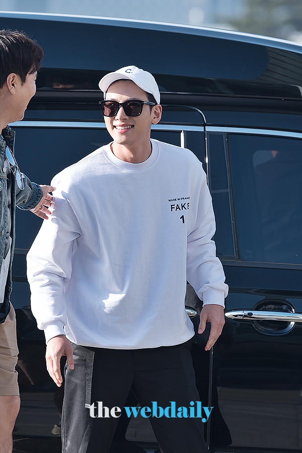 지창욱, 인천국제공항 출국 현장