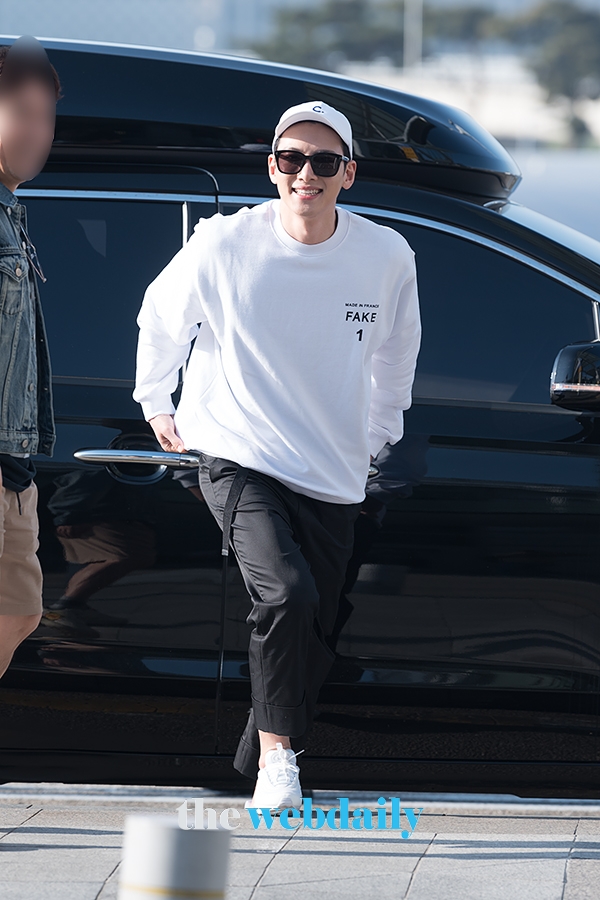 지창욱, 인천국제공항 출국 현장