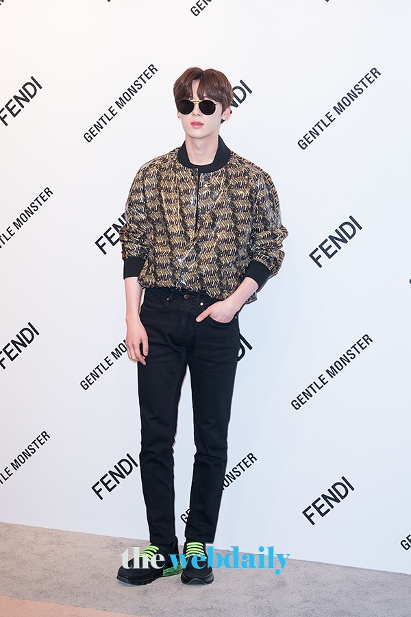 뉴이스트 황민현, 젠틀몬스터 포토월 행사