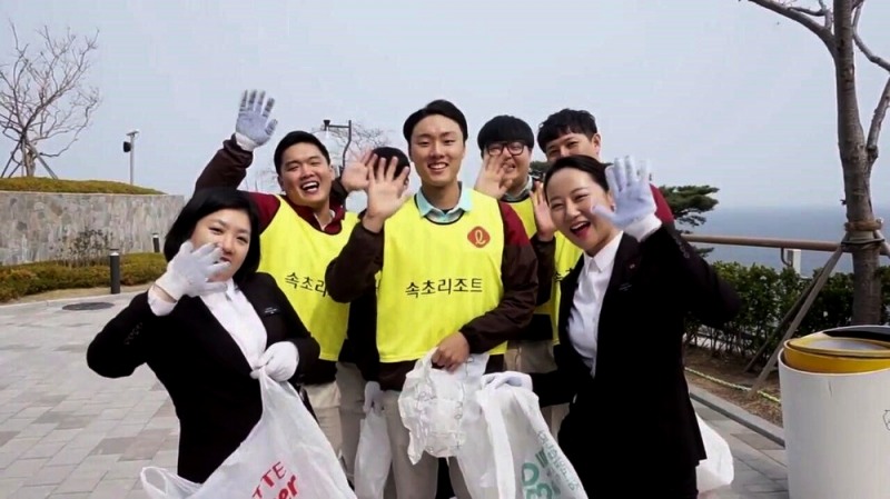 롯데리조트속초 플로깅데이 캠페인 진행 이미지. (사진=호텔롯데)