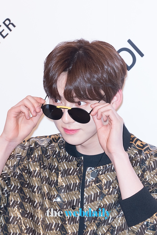 뉴이스트 민현, 젠틀몬스터 포토월 행사 현장