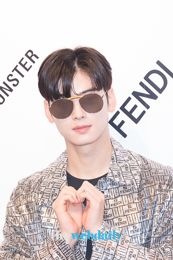 차은우, 젠틀몬스터 포토월 행사 현장