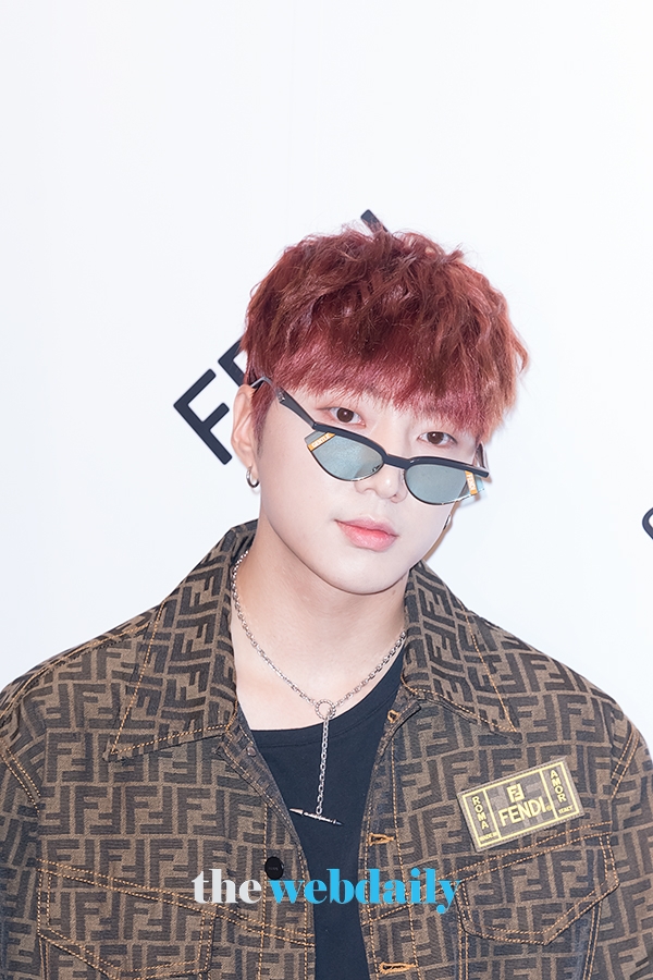 위너 강승윤, 젠틀몬스터 포토월 행사 현장