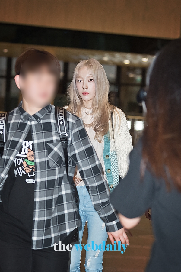 소녀시대 태연, 김포국제공항 출국 현장