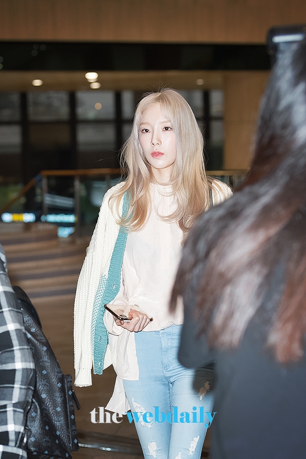 소녀시대 태연, 김포국제공항 출국 현장