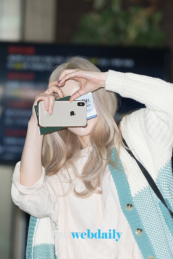 소녀시대 태연, 김포국제공항 출국 현장