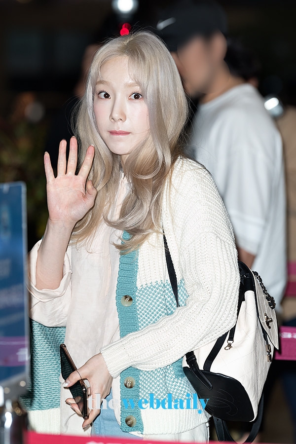 소녀시대 태연, 김포국제공항 출국 현장