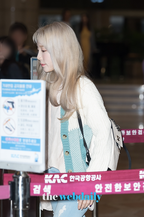 소녀시대 태연, 김포국제공항 출국 현장