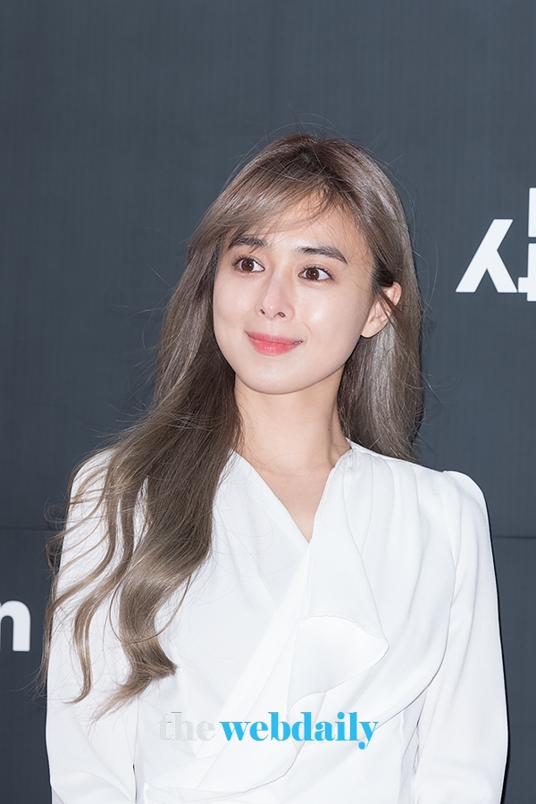임은경, 밀리언뷰티 포토월 행사 현장