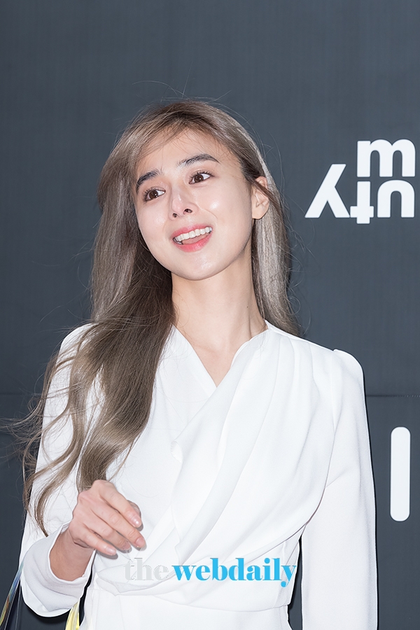 임은경, 밀리언뷰티 포토월 행사 현장