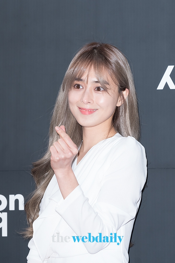 임은경, 밀리언뷰티 포토월 행사 현장