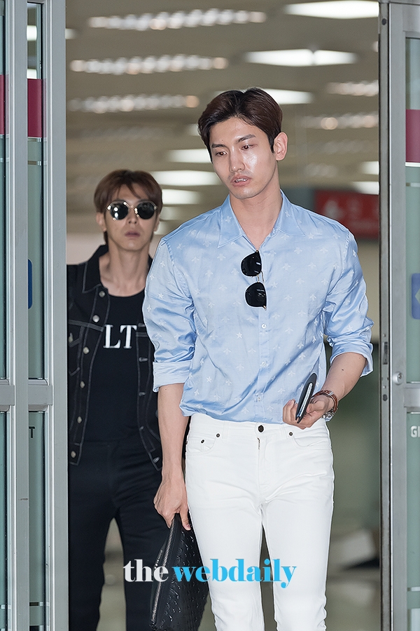 동방신기(TVXQ) 유노윤호-최강창민, 김포국제공항 입국 현장