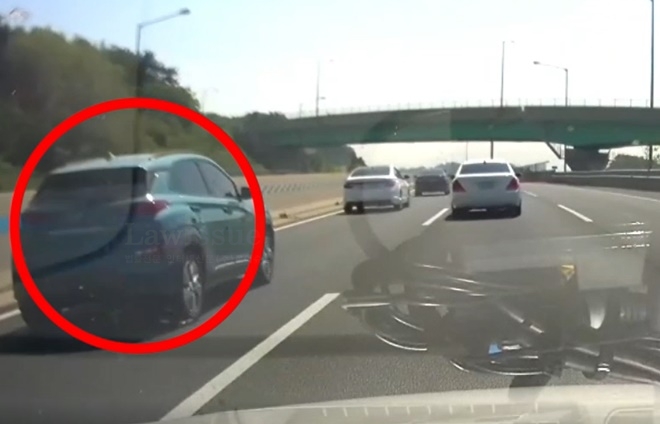 고교생이 무면허 운전을 하고 있는 차량.(사진제공=경남경찰청)