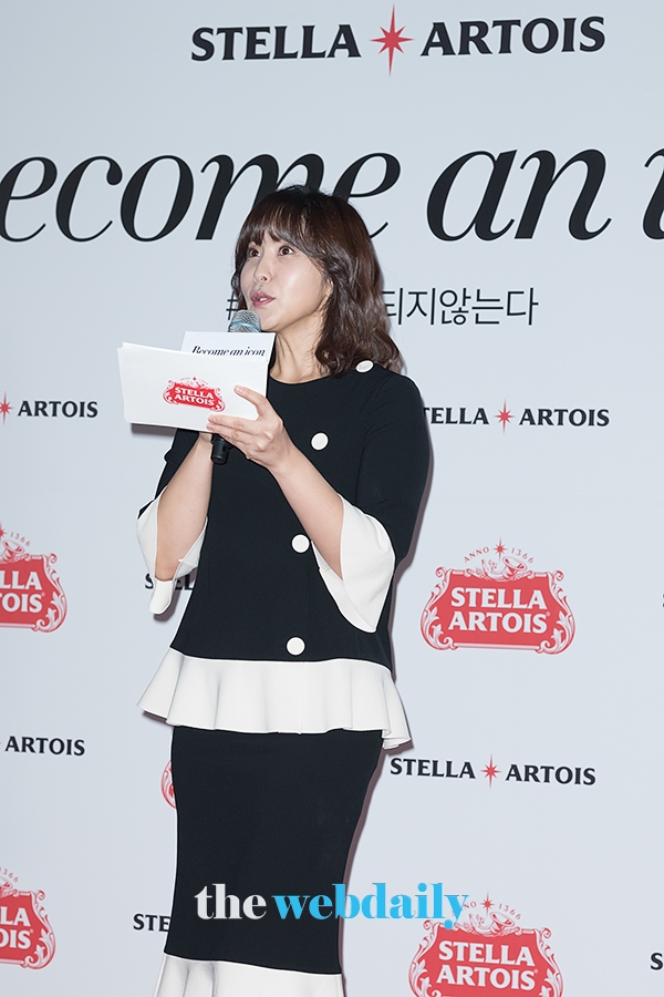박지윤, ‘비컴 언 아이콘(Become An Icon)’ 캠페인 포토월 행사 현장