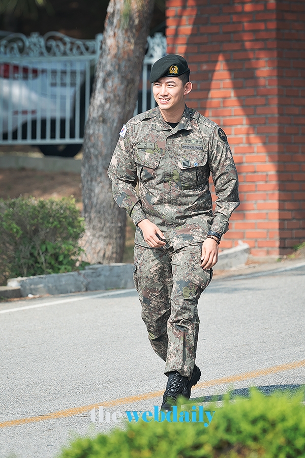 옥택연, 전역 인사 현장