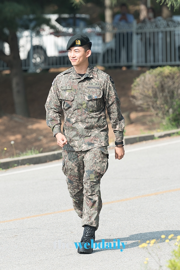 옥택연, 전역 인사 현장