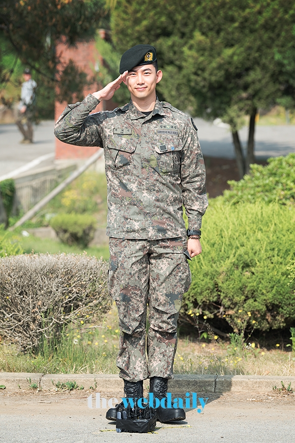 옥택연, 전역 인사 현장
