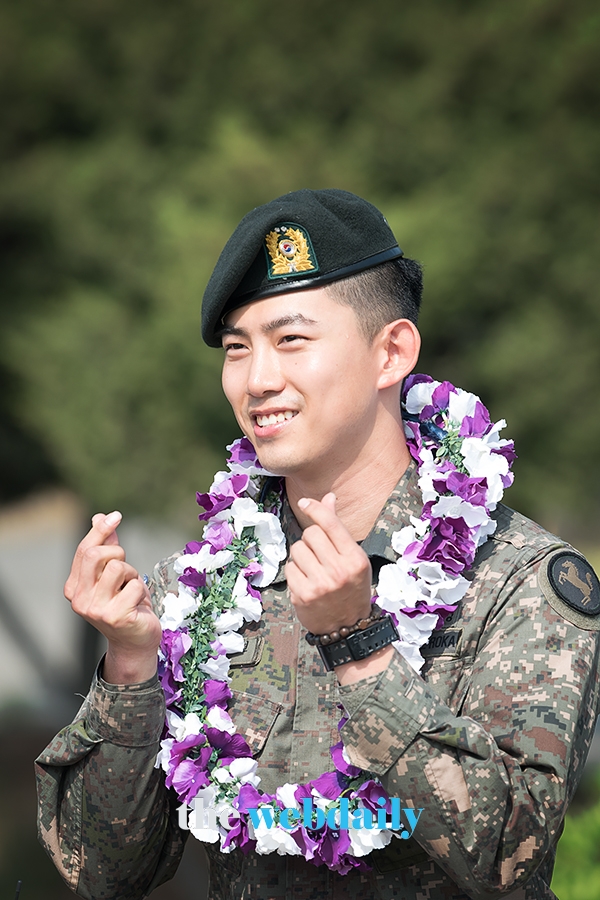옥택연, 전역 인사 현장