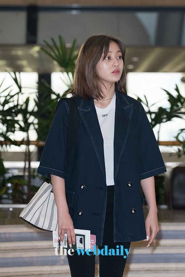 TWICE(트와이스) 지효, 김포국제공항 출국 현장