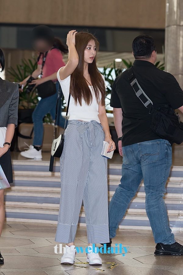 TWICE(트와이스) 쯔위, 김포국제공항 출국 현장