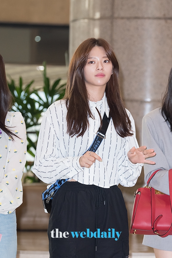 TWICE(트와이스) 정연, 김포국제공항 출국 현장