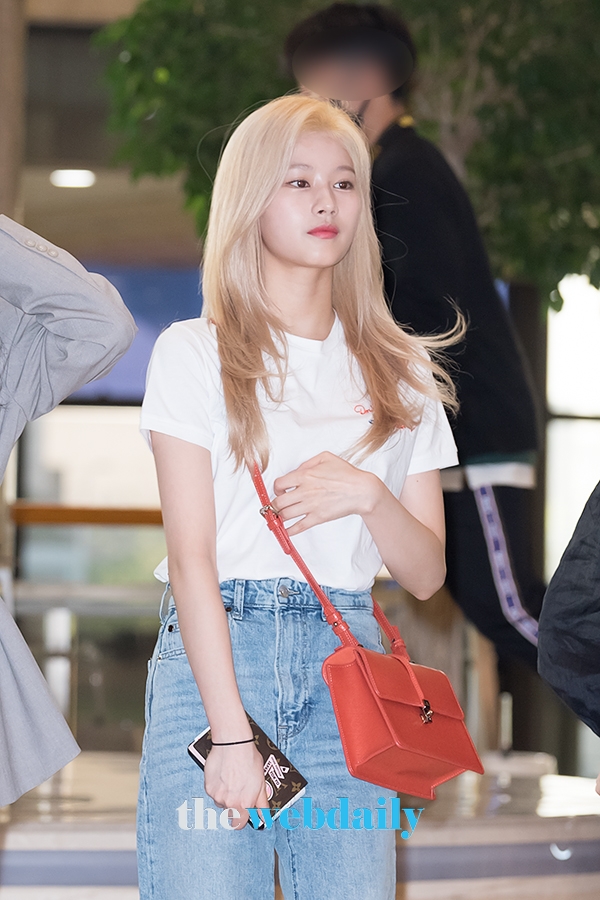TWICE(트와이스) 사나, 김포국제공항 출국 현장