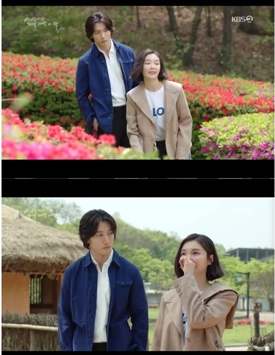 한용운 생가, 형형색색 예쁜 자태로 눈길...뜬금없이 웬일