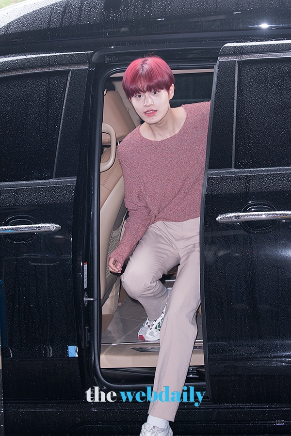 AB6IX 이대휘, KBS2 '대국민 토크쇼 안녕하세요' 출근길 현장