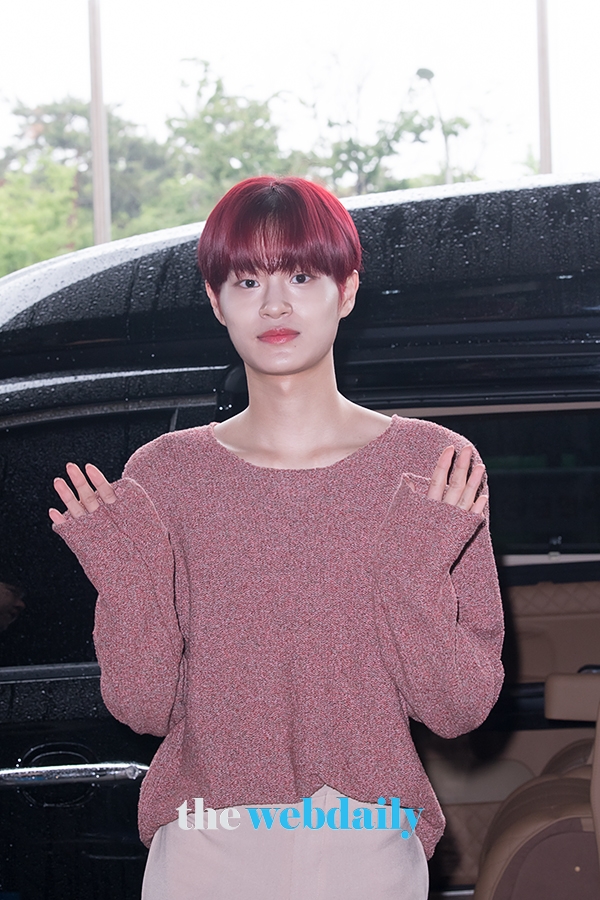 AB6IX 이대휘, KBS2 '대국민 토크쇼 안녕하세요' 출근길 현장