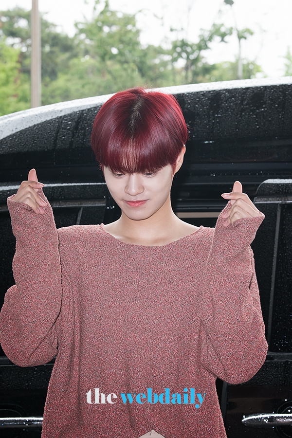 AB6IX 이대휘, KBS2 '대국민 토크쇼 안녕하세요' 출근길 현장