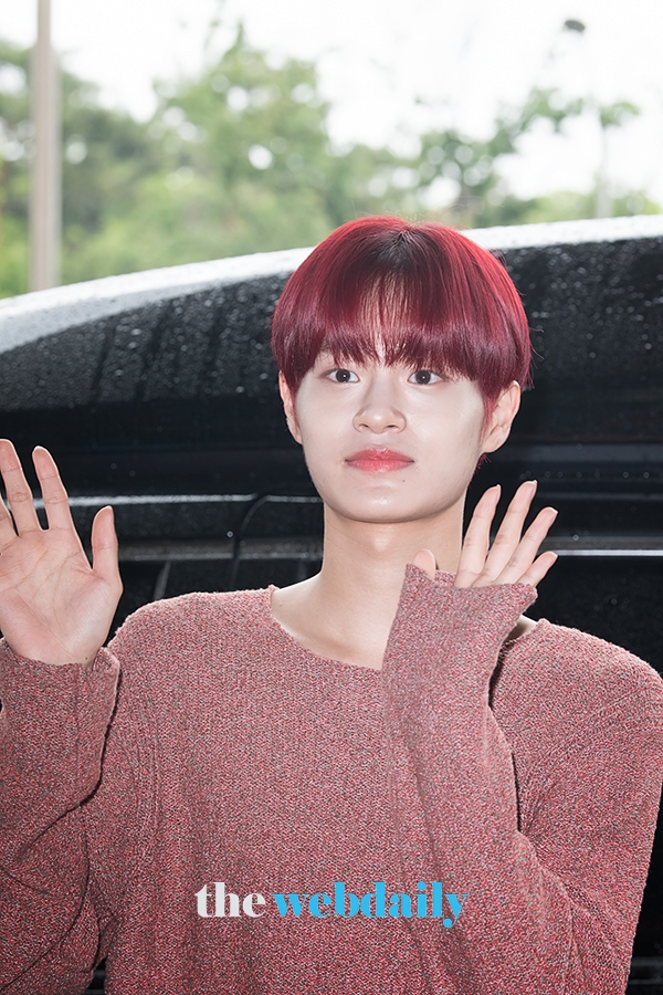 AB6IX 이대휘, KBS2 '대국민 토크쇼 안녕하세요' 출근길 현장