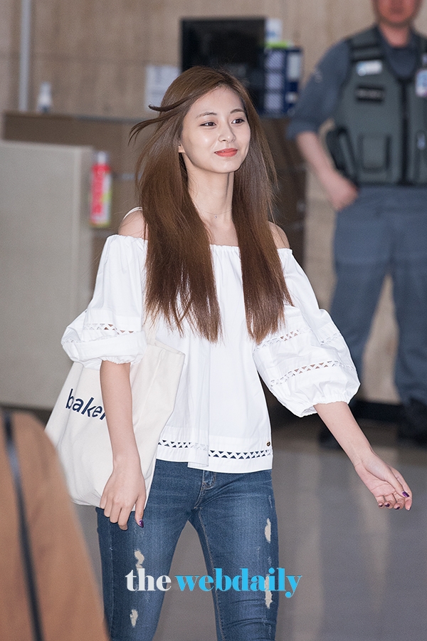 TWICE(트와이스) 쯔위, 김포국제공항 입국 현장