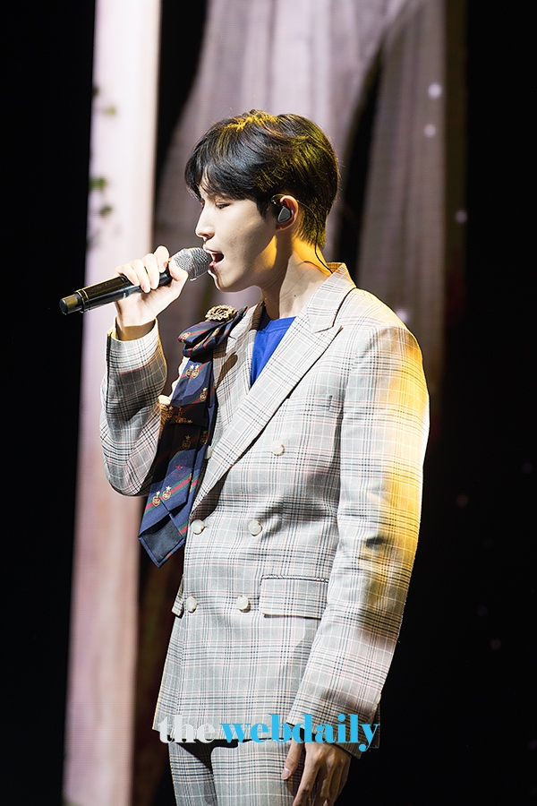 김재환, 첫 번째 미니앨범 'Another' 쇼케이스 현장