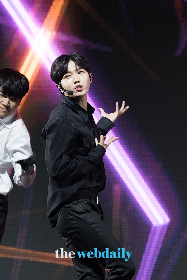 김재환, 첫 번째 미니앨범 'Another' 쇼케이스 현장