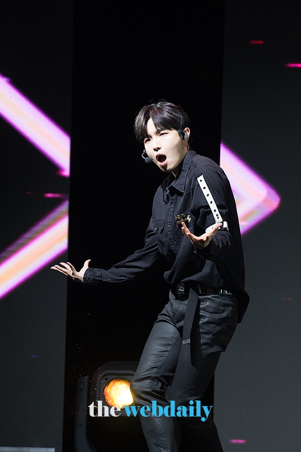 김재환, 첫 번째 미니앨범 'Another' 쇼케이스 현장
