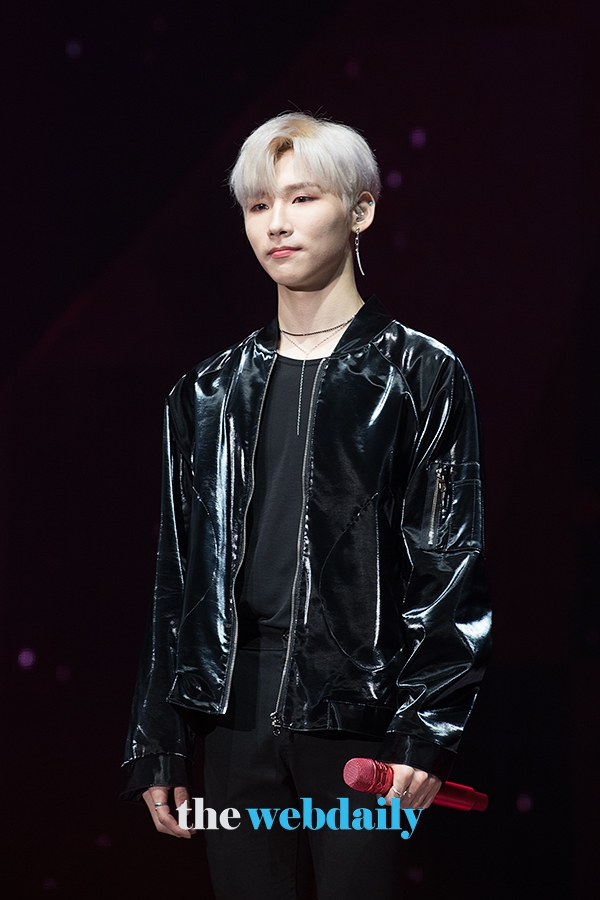 AB6IX 전웅, AB6IX 데뷔 앨범 B:COMPLETE(비컴플릿)’ 발매 기념 쇼케이스 현장