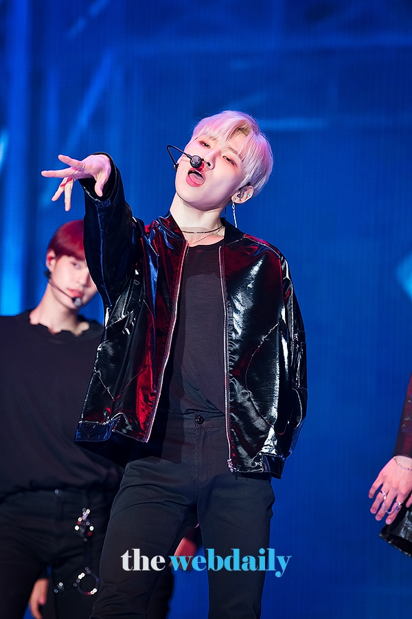 AB6IX 전웅, 데뷔 앨범 B:COMPLETE(비컴플릿)’ 발매 기념 쇼케이스 현장